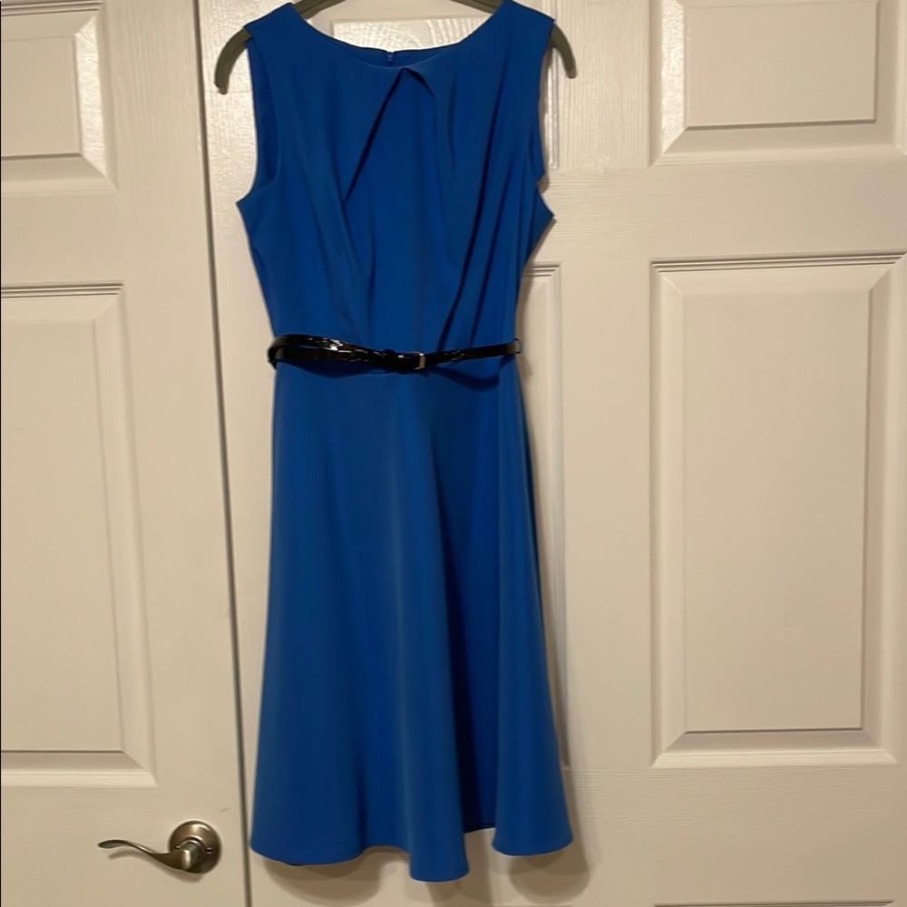 Elegant Blue Sleeveless Dress with Belt